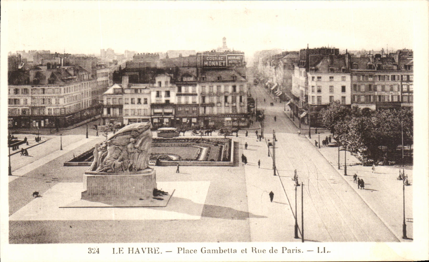 CPA Le Havre Place Gambetta et Rue de Paris