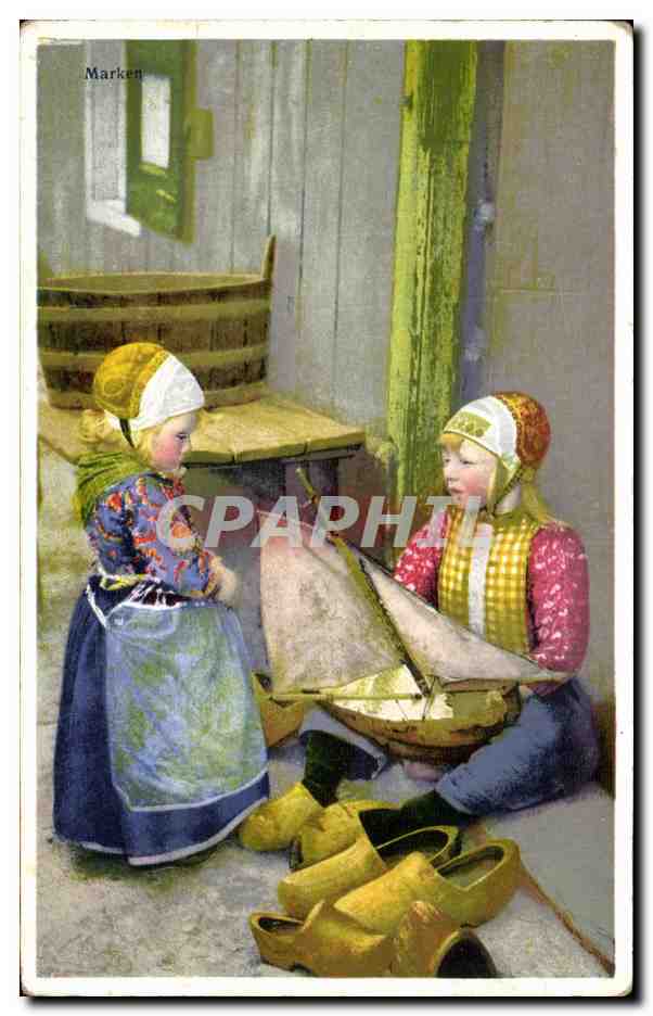 CPA Folklore Cosumes enfants Marken Pays BAs