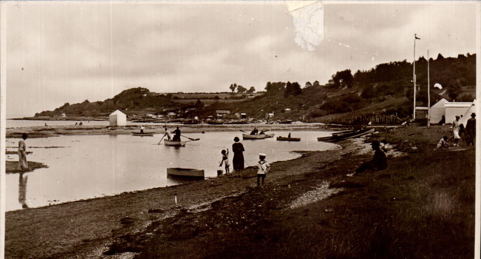 CPA The beach Gurnard near Gowes Isle of Wight