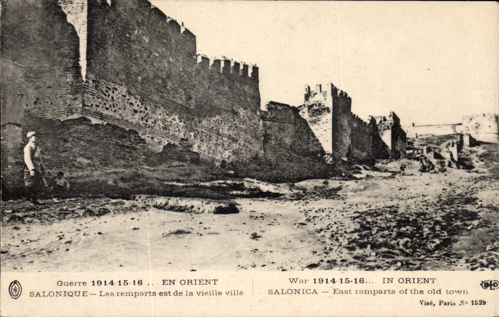 CPA En Orient Salonique Les Remparts est de la Vieille Ville Grece Greece