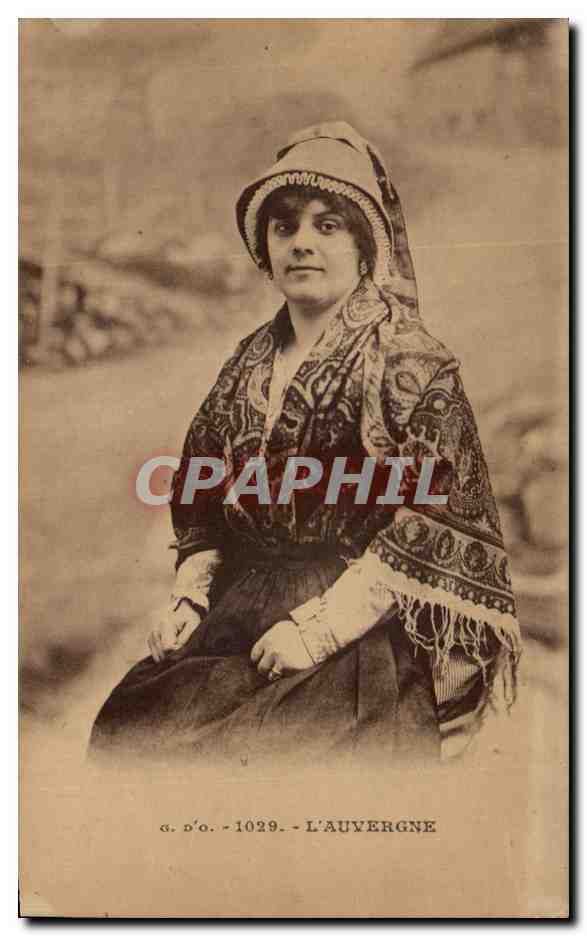 CPA l Auvergne Folklore Costume