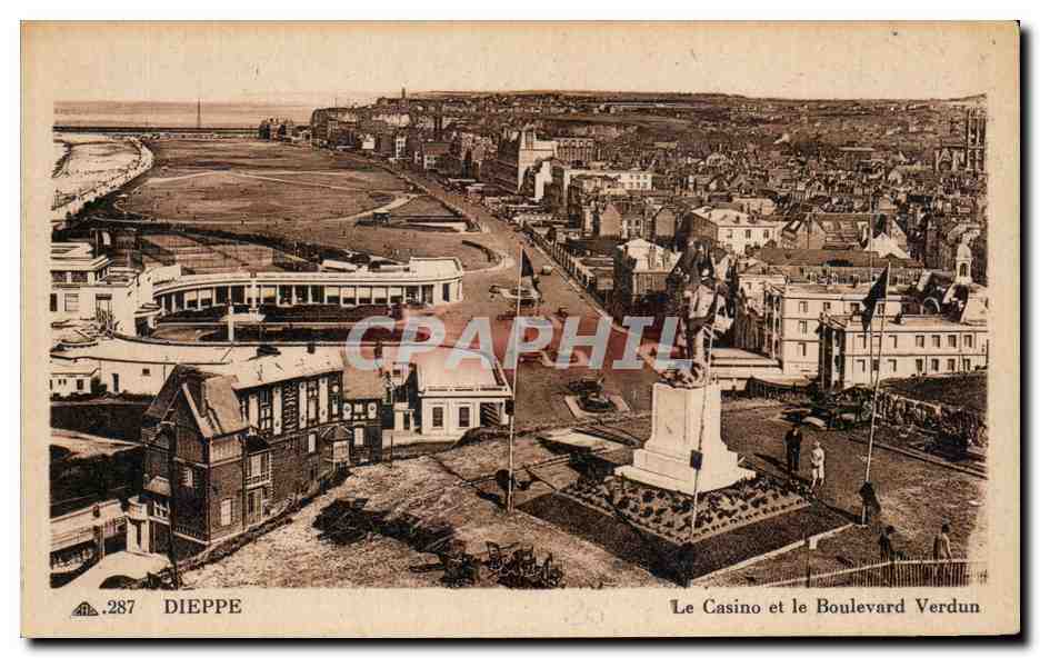 CPA Dieppe Le Casino et le Boulevard Verdun