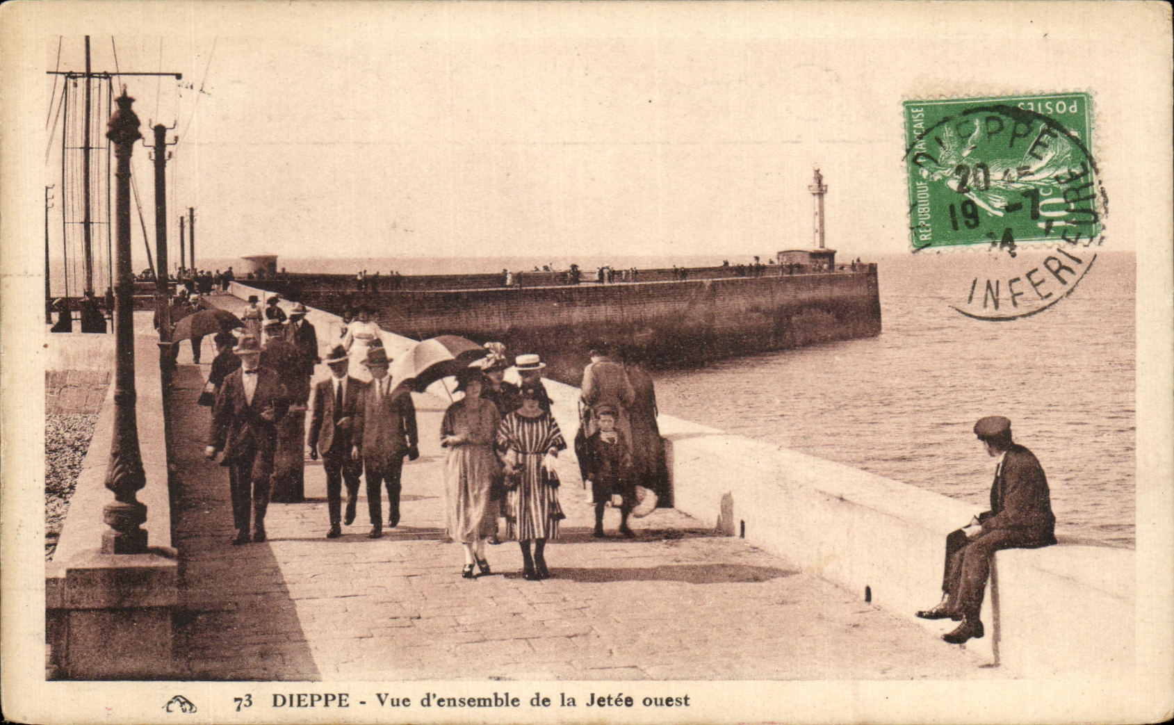 CPA Dieppe vue D ensemble de la Jetee Ouest
