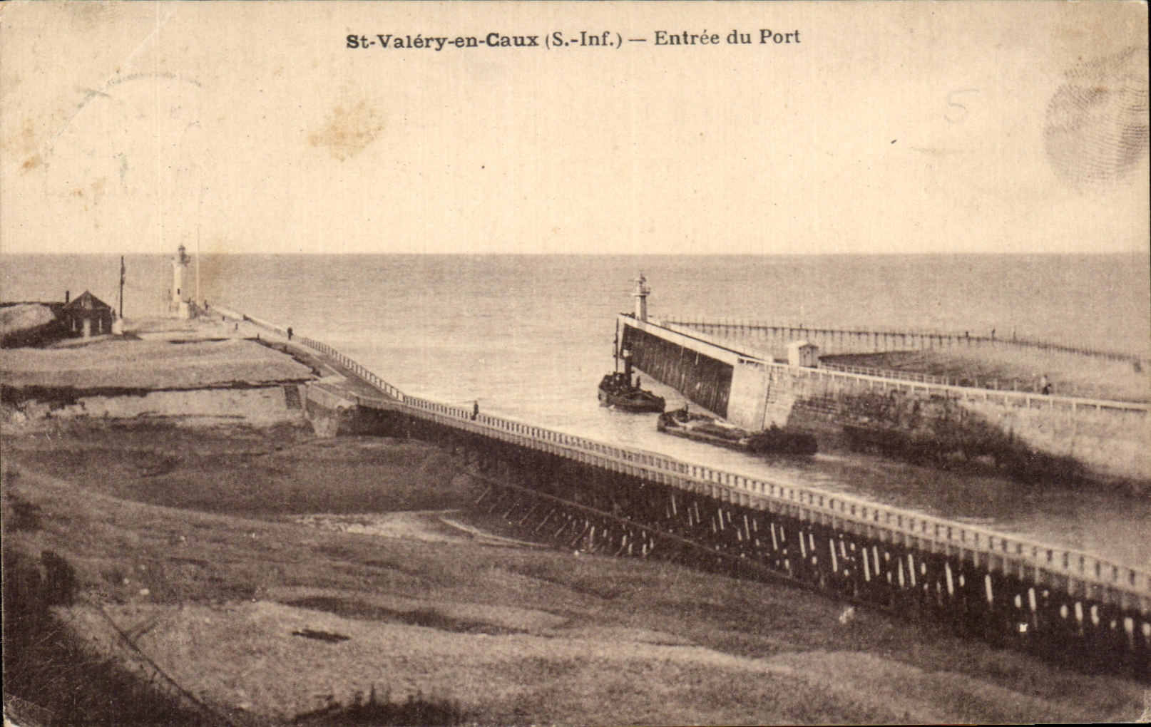 CPA St Valery en Caux Entree du port 