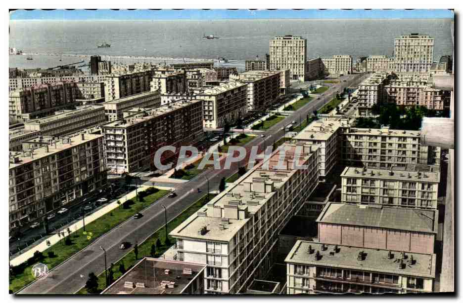 CPA Le Havre L Avenue Foch et la Porte Oceane