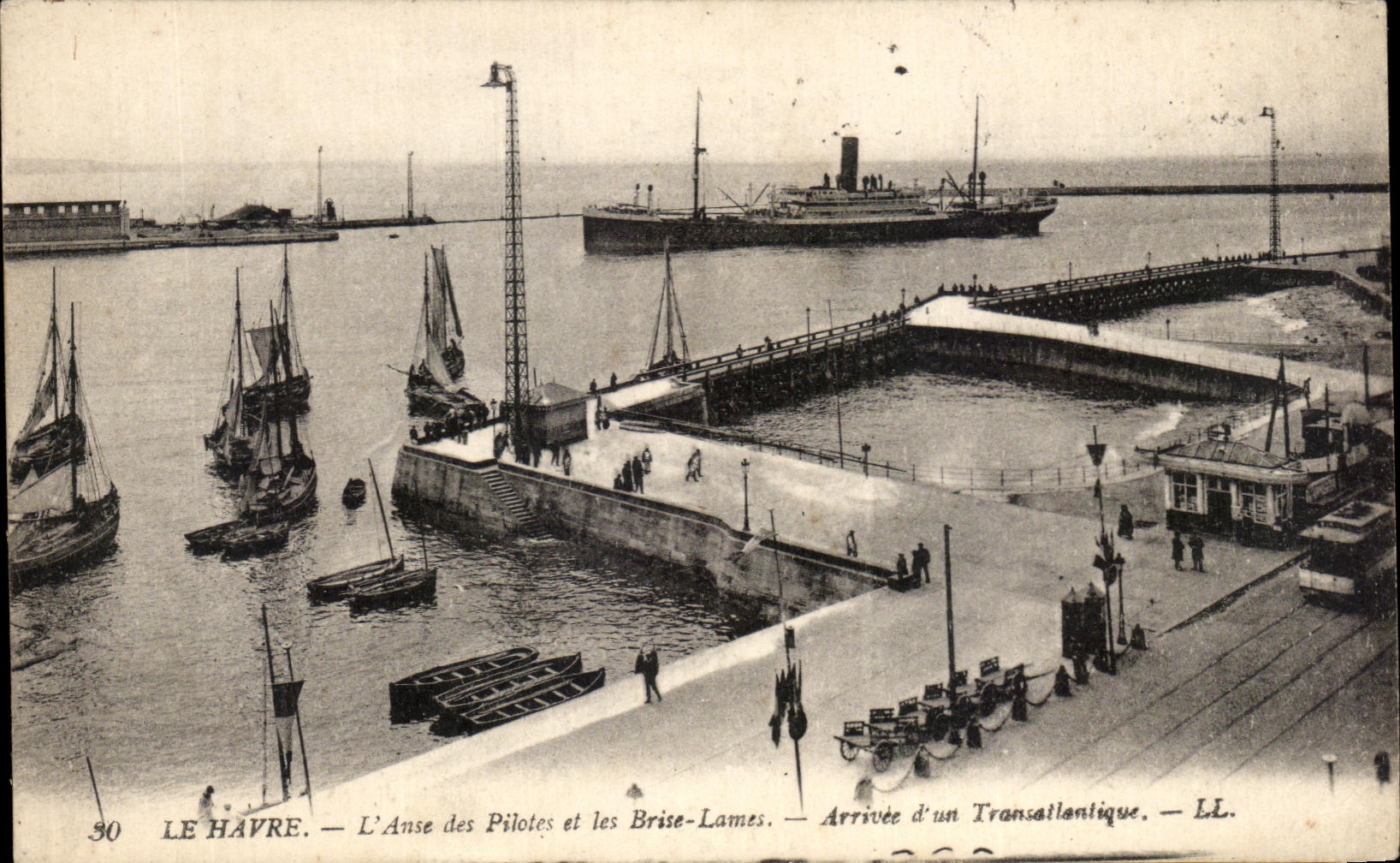 CPA Le Havre L Anse des Pilotes et les Brise Lames Bateaux