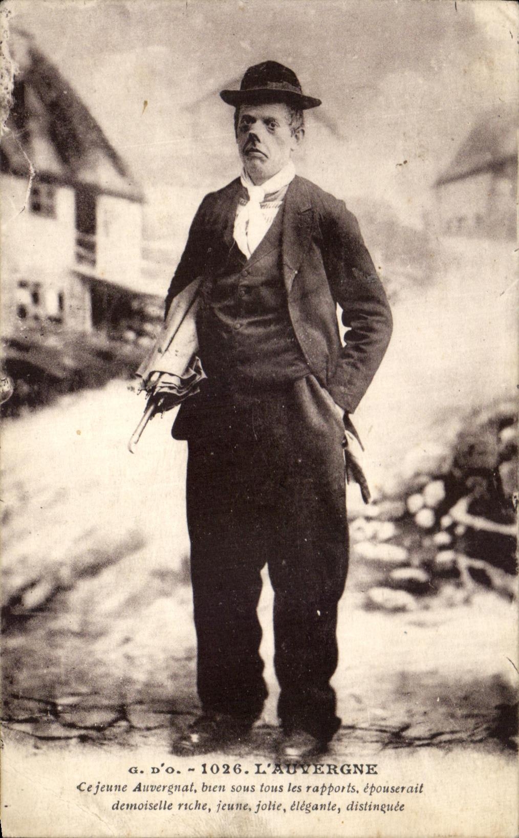 CPA L Auvergne Ce jeune Auvergnat bien sous tous rapports Folklore Costume