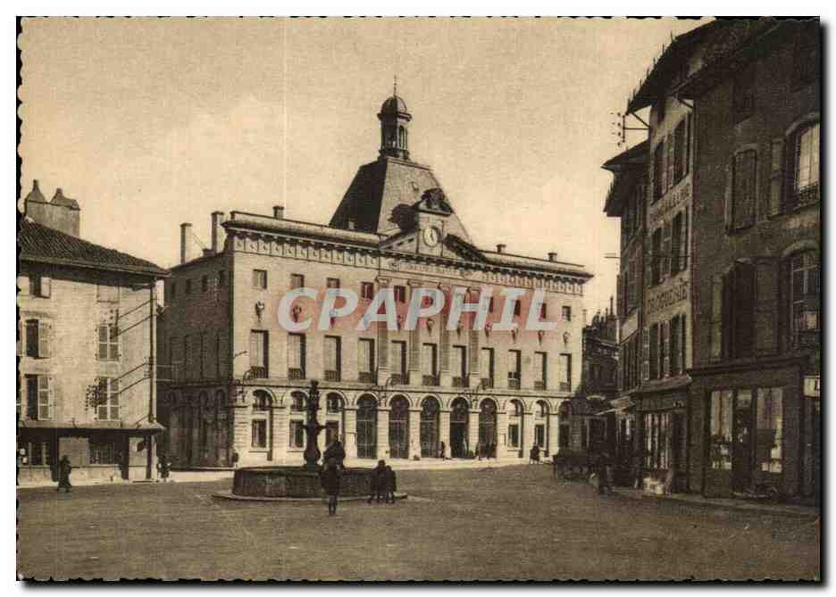 CPA Le Cantal Pittoresque Aurillac Place de I Hotel de Ville et Mairie