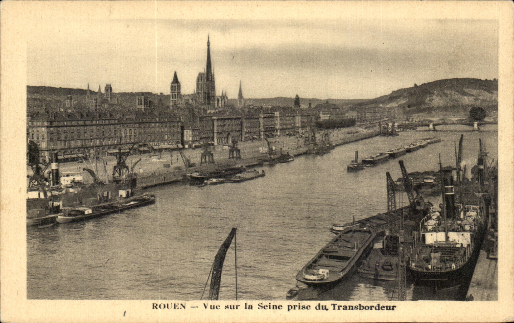CPA Rouen Vue sur la Seine prise du Transbordeur Bateaux