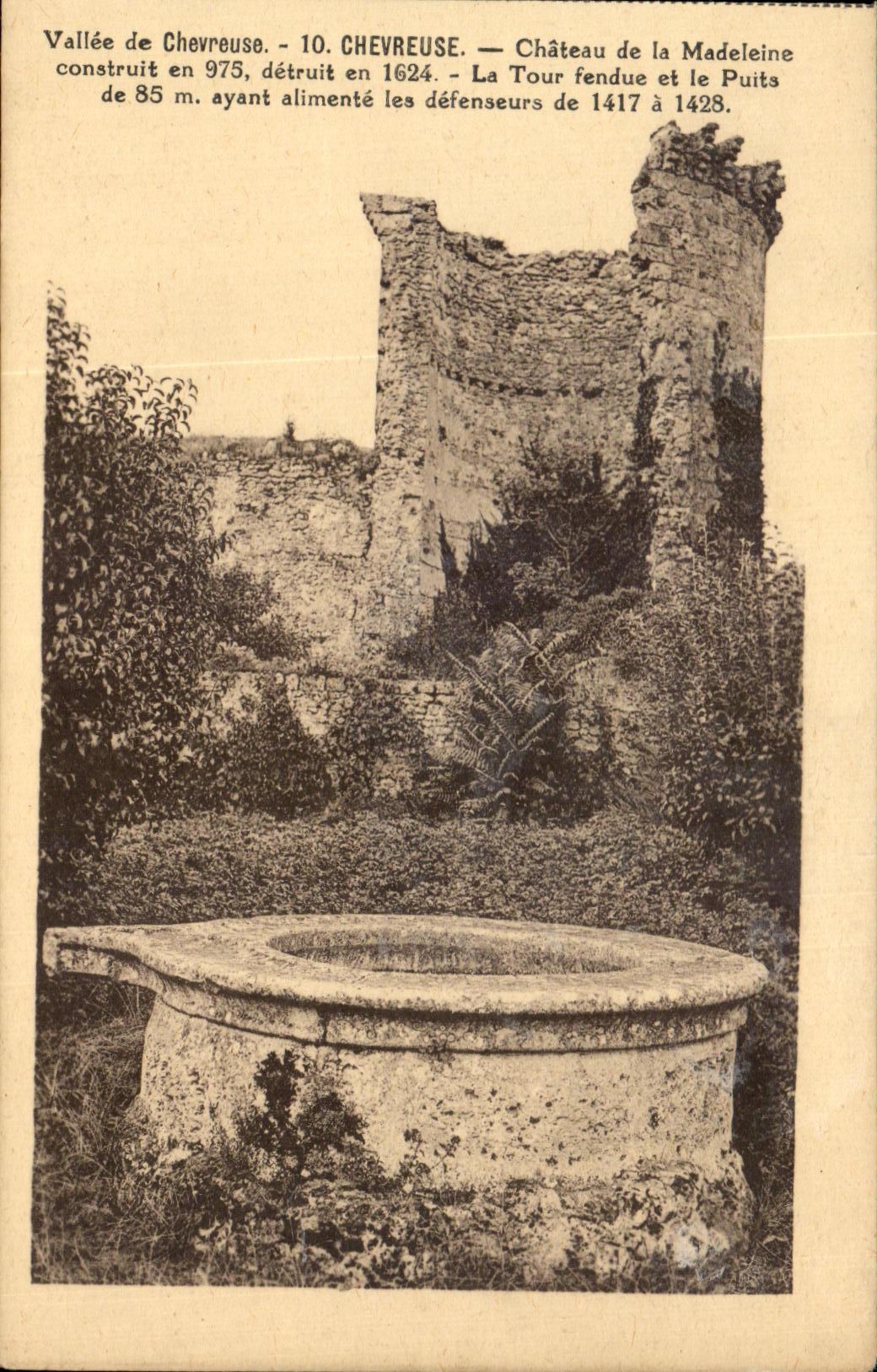 Château de la Madeleine à Chevreuse — Ruines et puits historiques — F. David, Versailles