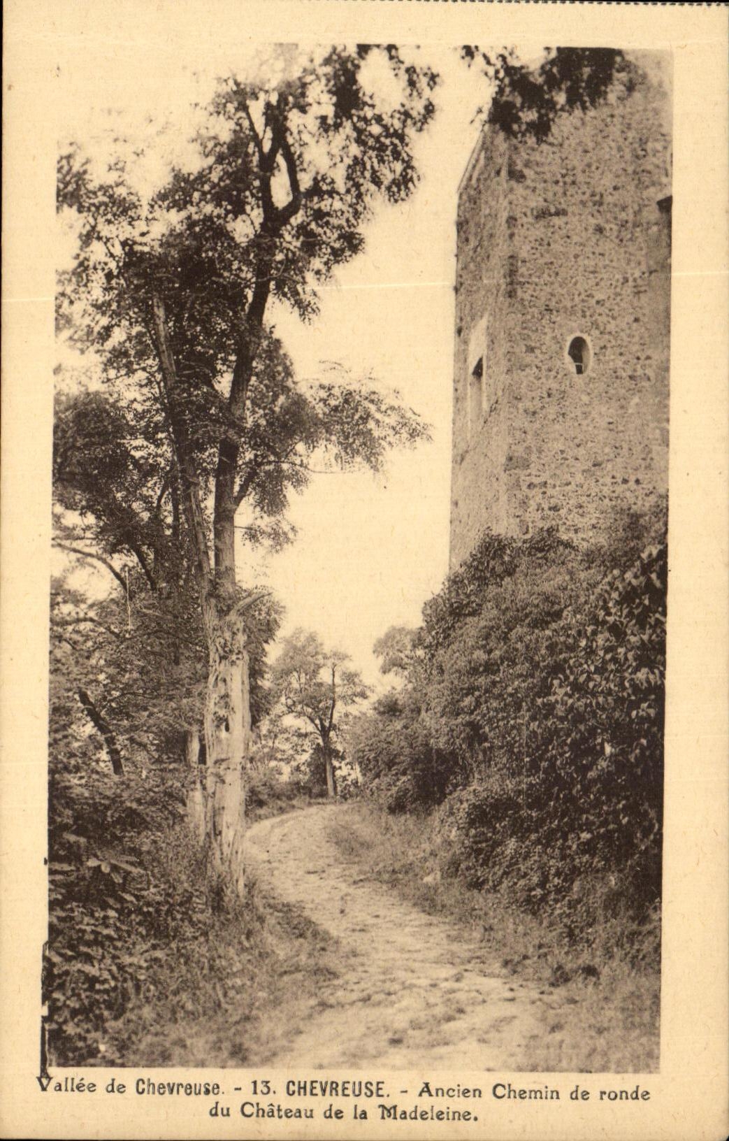 Vallée de Chevreuse — Château de la Madeleine — Ancien chemin de ronde — F. David, Vr-sailles