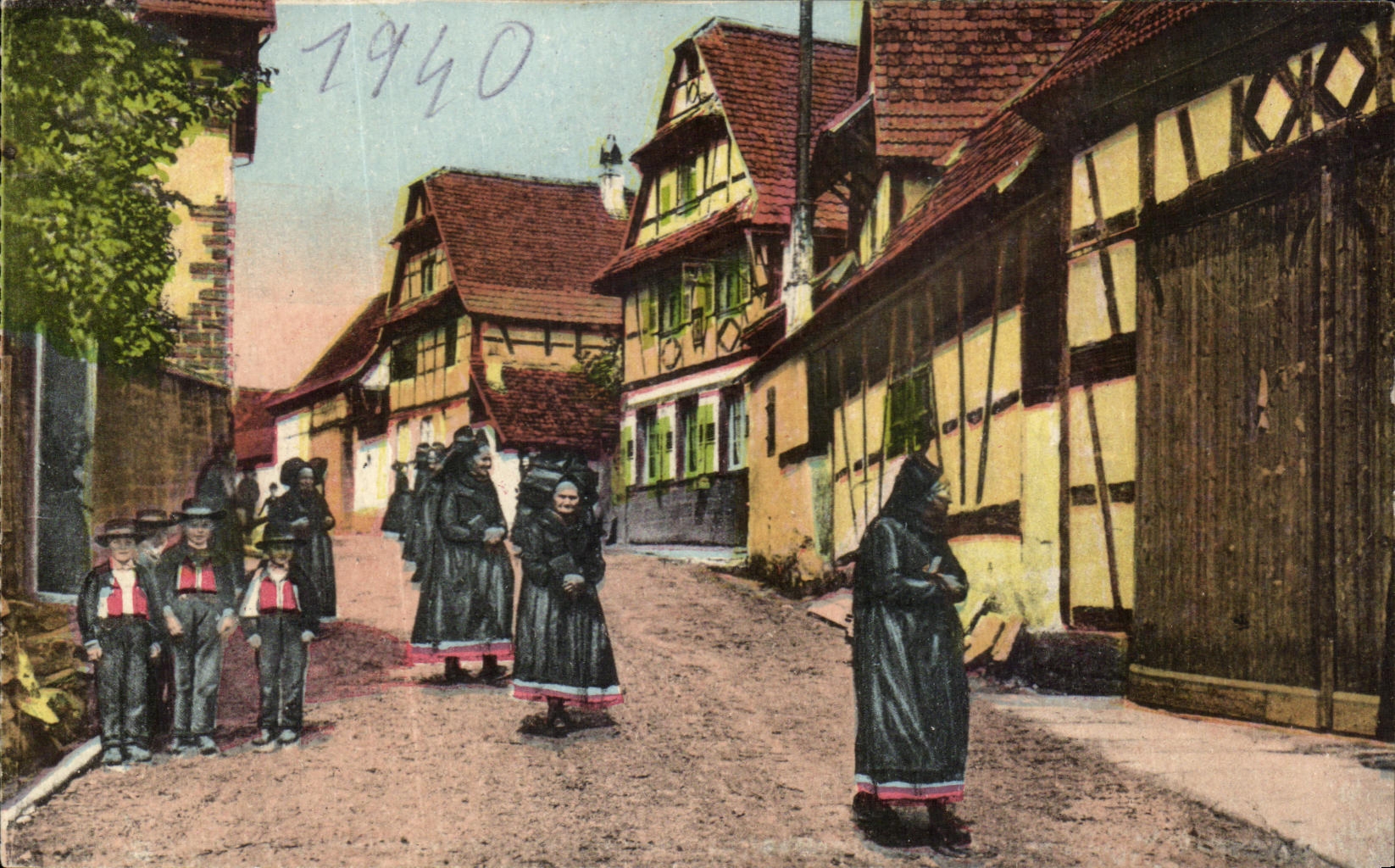 CPA Retour d Eglise Alsace Folklore Costume