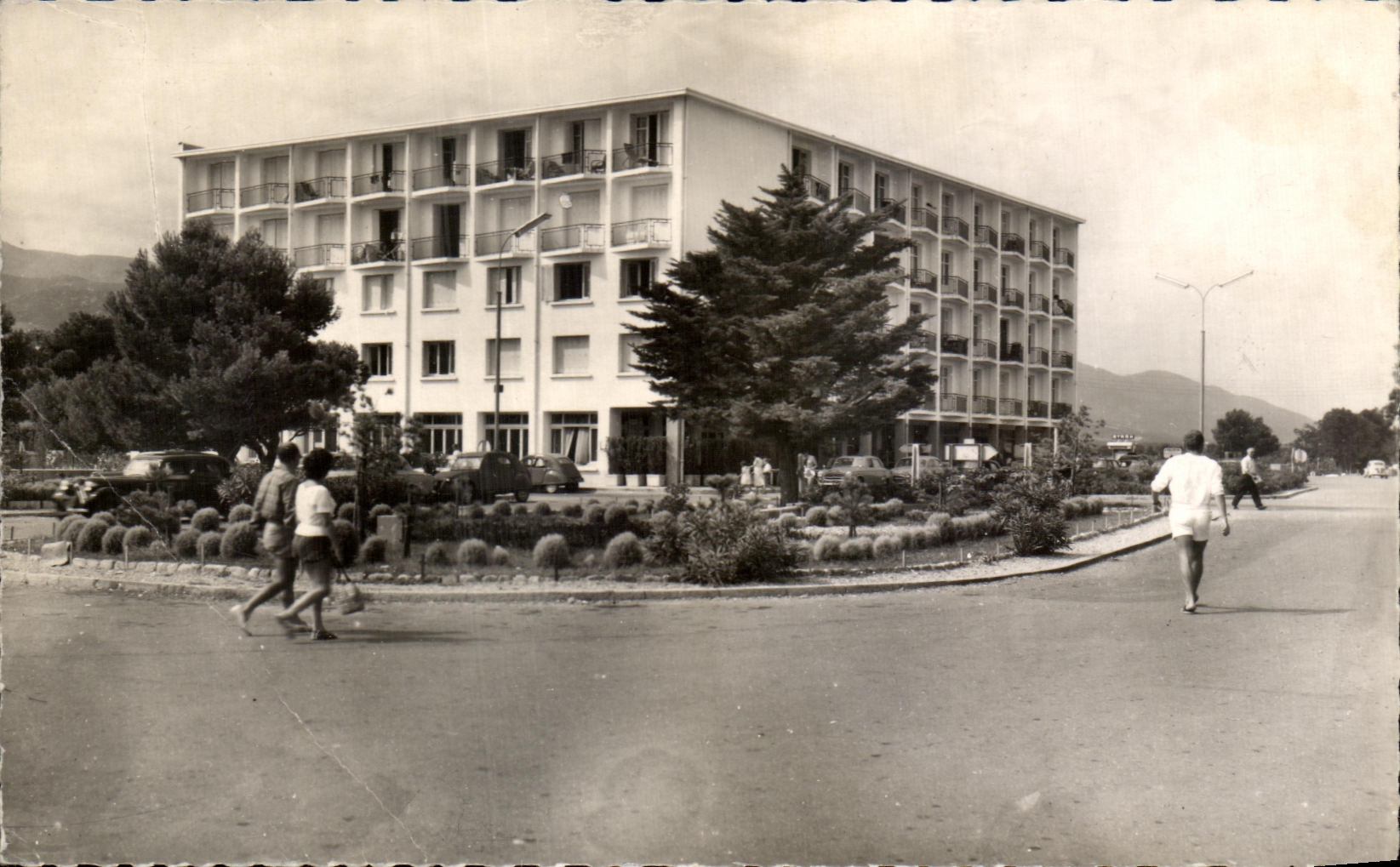 CPA Argeles sur Mer Hotel Beau Rivage nouveaux magasins