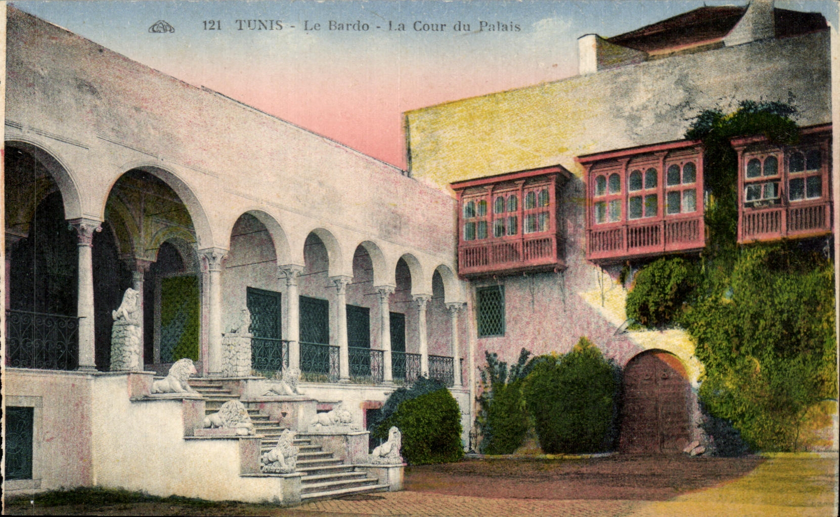 CPA Tunisie Tunis Le Bardo La Cour du Palais