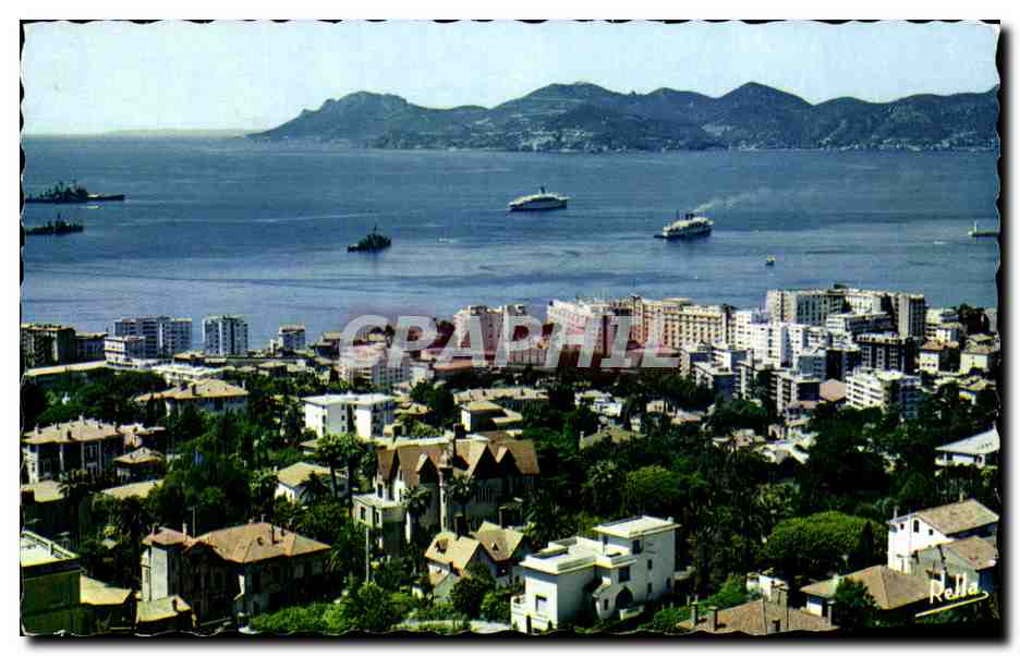 CPA La Cote d Azur Cannes Vue sur les Palaces de la 