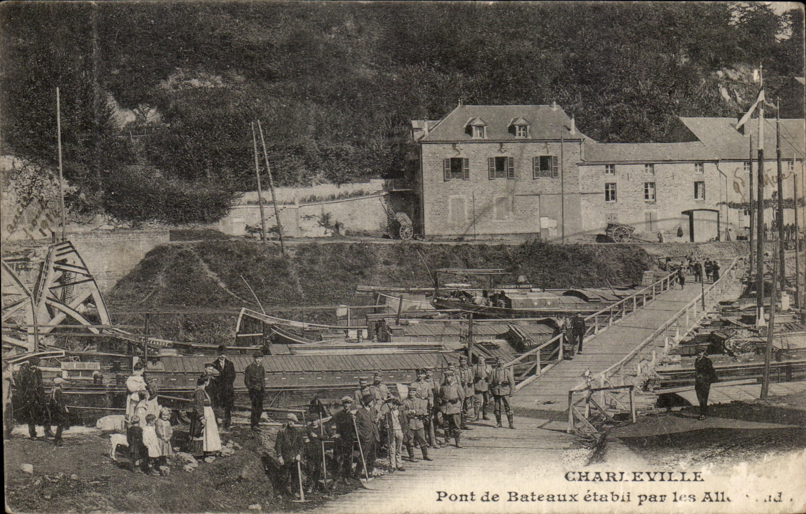 CPA Charleville Pont de Bateaux etabli par les Allemands