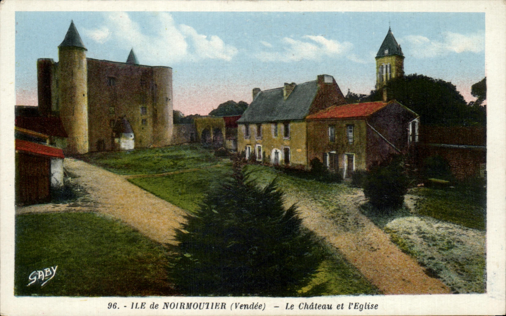 CPA Ile de Noirmoutier Le Chateau et I Eglise
