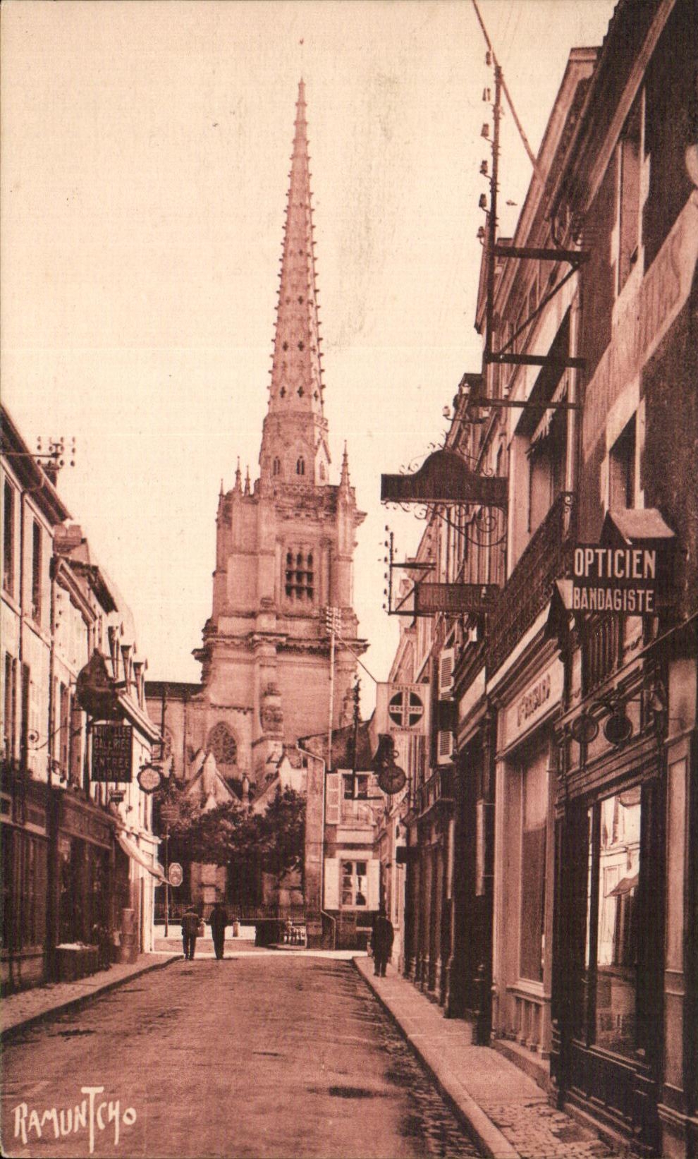 CPA Lucon Rue de la Roche Opticien Bandagiste 