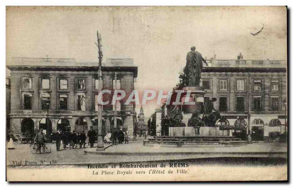 CPA Incendie et Bombardement de Reims La place Royale vers l hotel de ville Militaria 