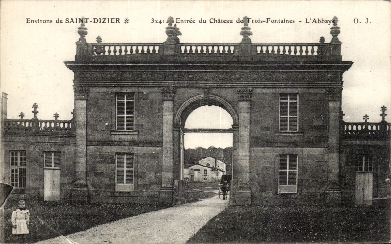 CPA Environs de Saint Dizier Entree du chateau des Trois Fontaines L abbaye 