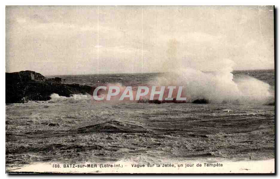 CPA Batz sur Mer Vague sur la Jetee un Jour de Tempete