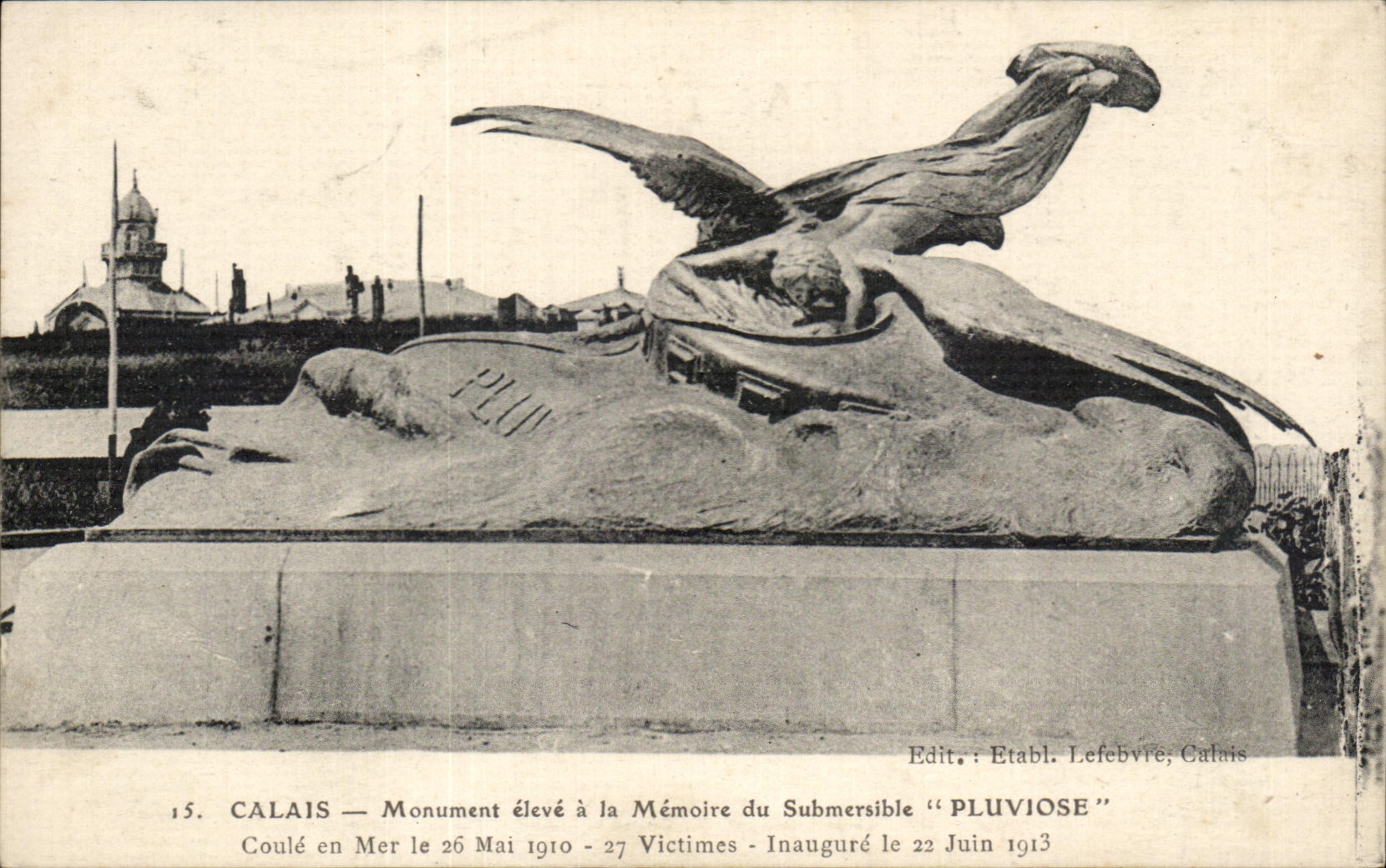 CPA Calais Monument eleve a la Memoire du Submersible Pluviose