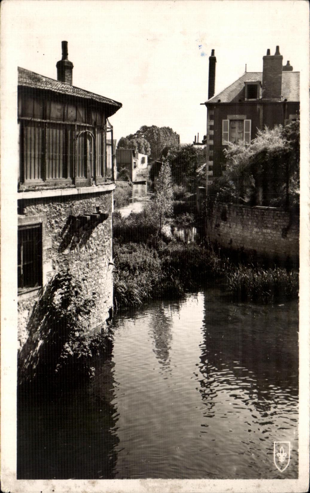 Nevers (Nièvre) — Bords de la Nièvre et Vieux Moulin dans les Vieux Quartiers — Éditions du LYS Moulinas