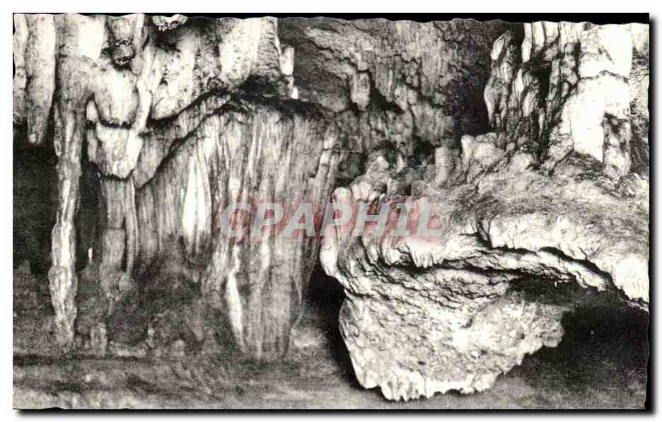 Grottes d'Arcy-sur-Cure (Yonne) — Le Pilier et la Coquille St-Jacques — Édition du Chalet des Grottes