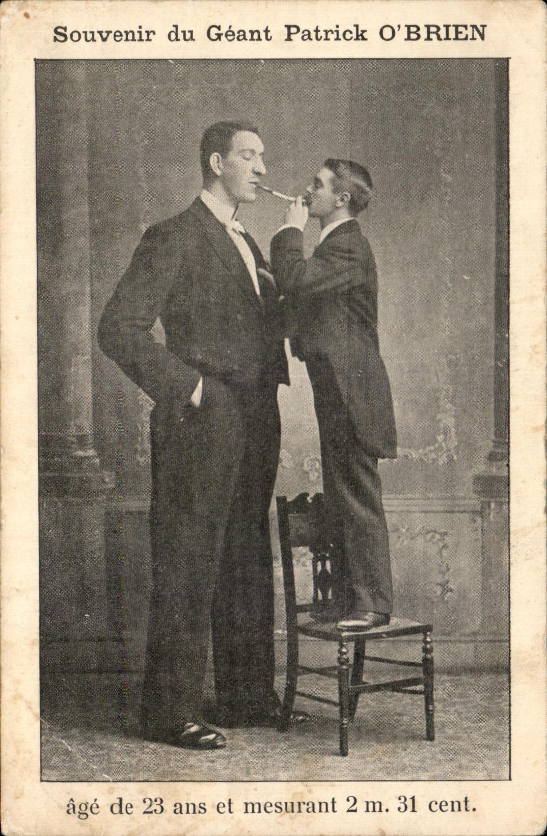 CPA Souvenir du Geant Patrick O Brien age de ans et mesurant 2m31 