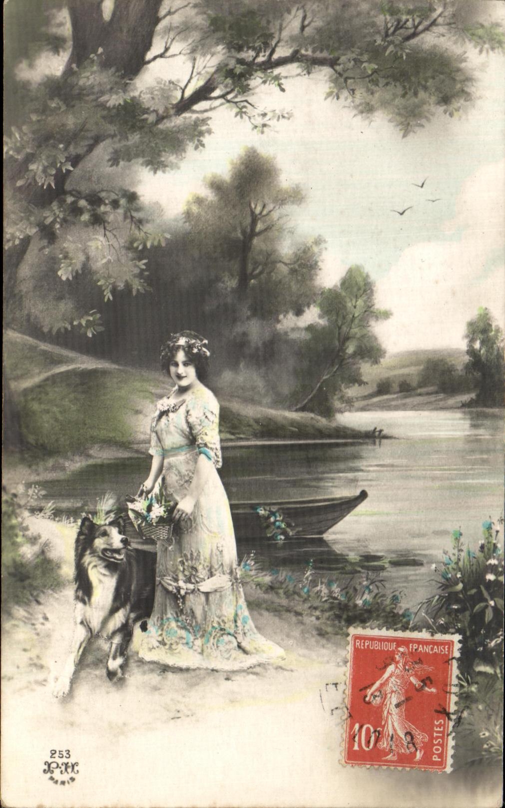 CPA Femme Fantaisie Chien Dog