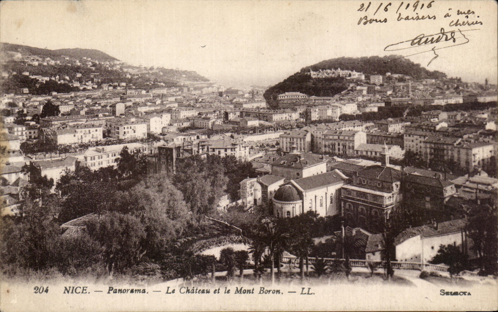 CPA Nice Panorama Le Chateau et le Mont Boron