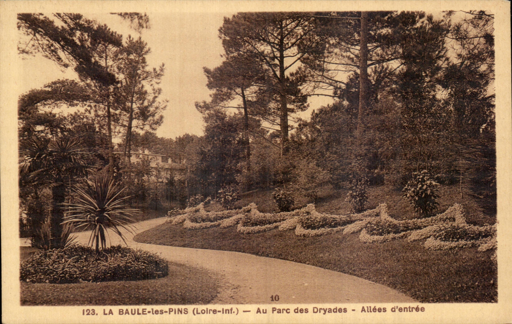 CPA La Baule les Pins Au Parc des Drades Allees d entree