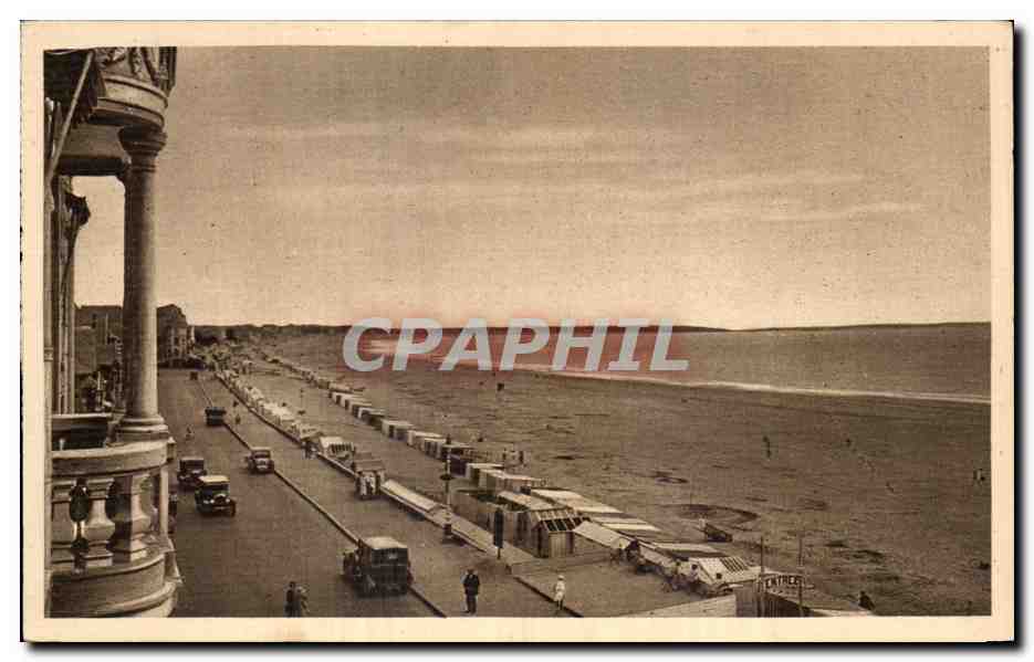 CPA La Baule sur Mer Vue generale de la Plage Dans le lointain la Pointe de Pornichet