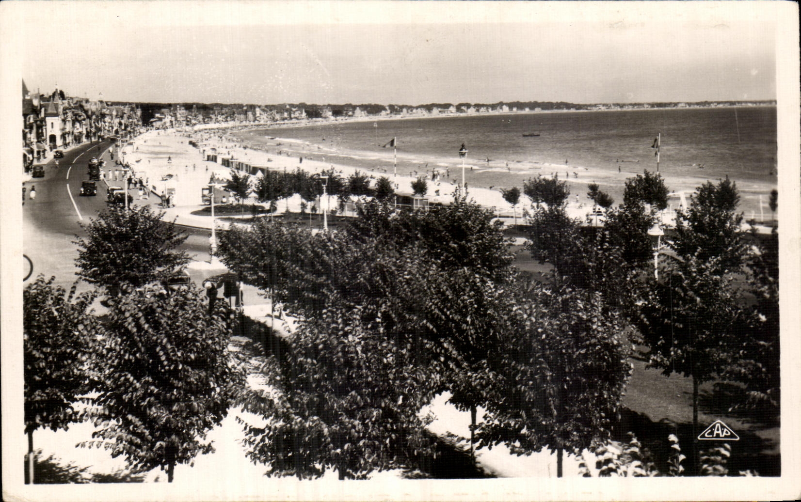 CPA La Baule Vue sur Plage