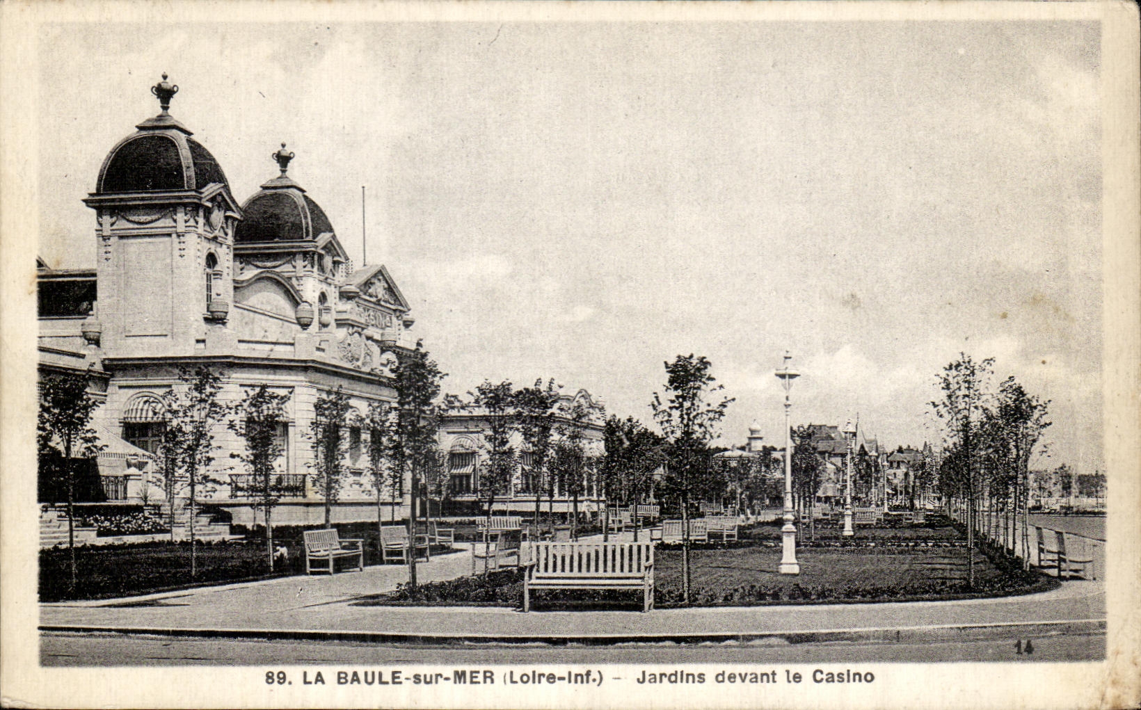 CPA La Baule sur Mer Jardins devant le Casino