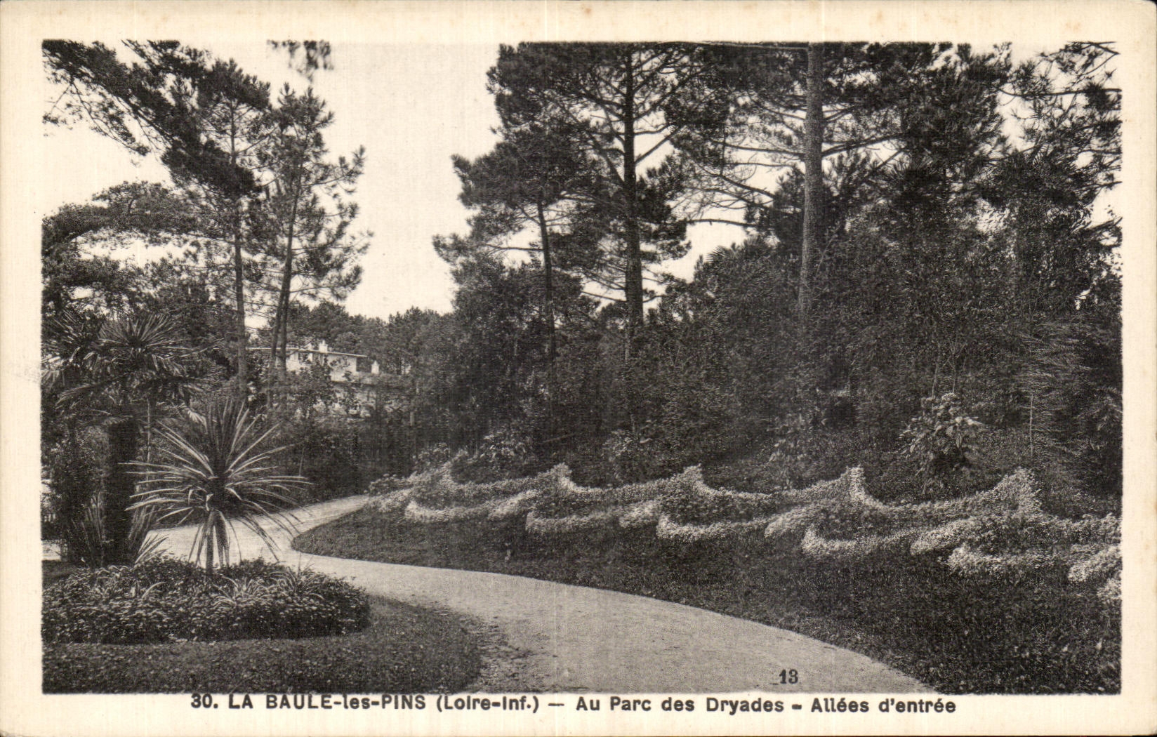 CPA La Baule les Pins Au Parc des Dryades Allees d entree