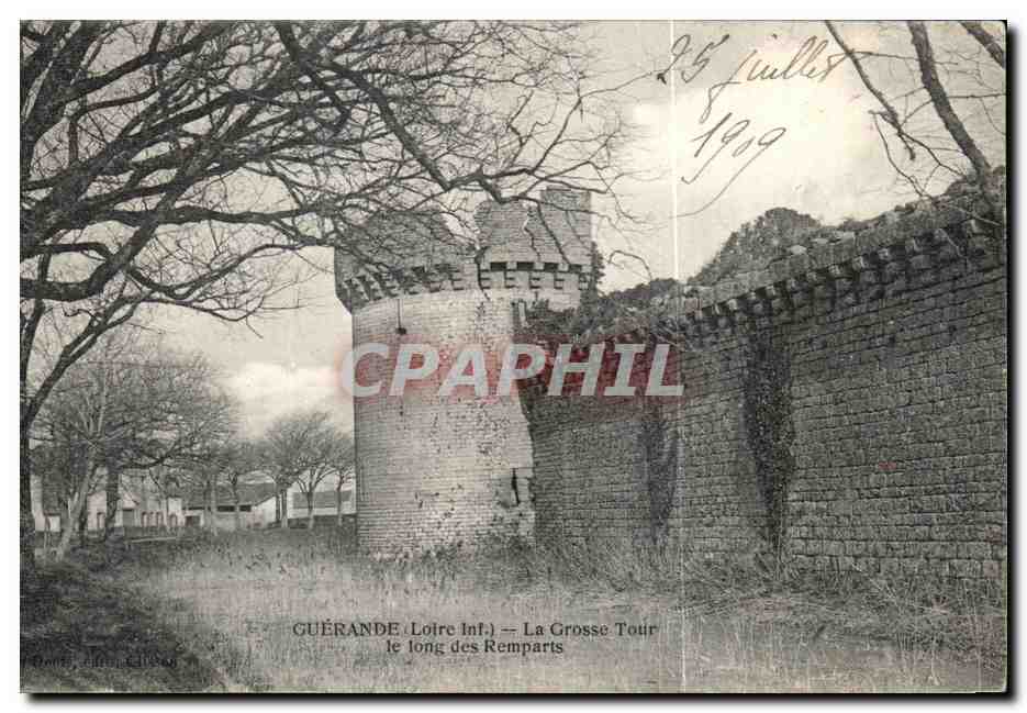 CPA Guerande La Grosse Tour le long des Remparts 