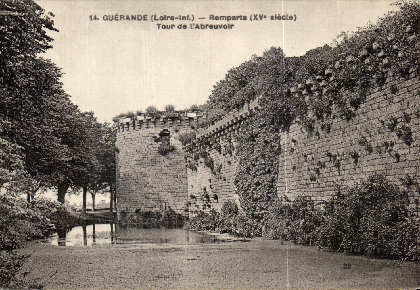 CPA Guerande Remparts Tour de l Abreuvolr