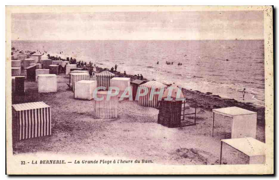 CPA La Bernerie La Grande Plage a l heure du Bain