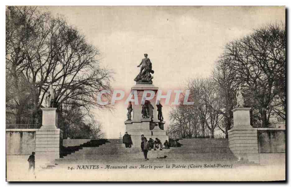 CPA Nantes Monument aux Morts pour la Palrie Cours Saint Pierre