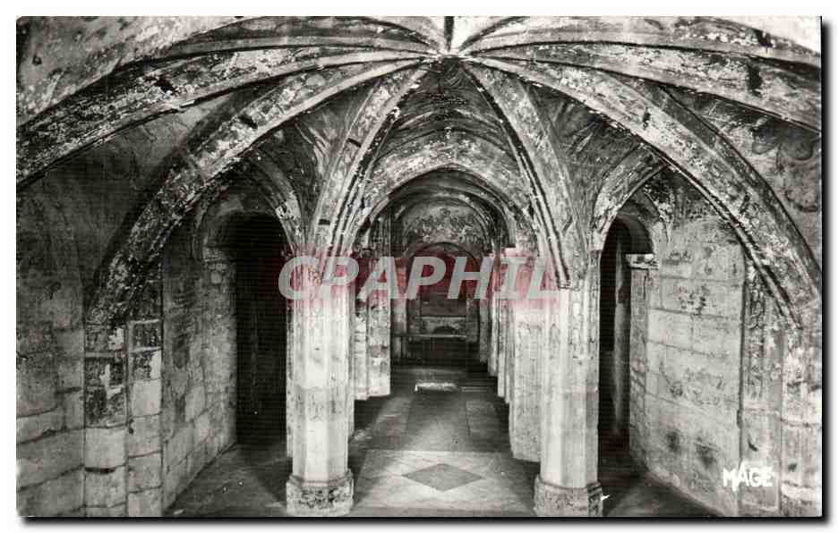 CPSM Auxerre Cryptes de I Eglise Saint Germain Chapelle Sainte Maxime 