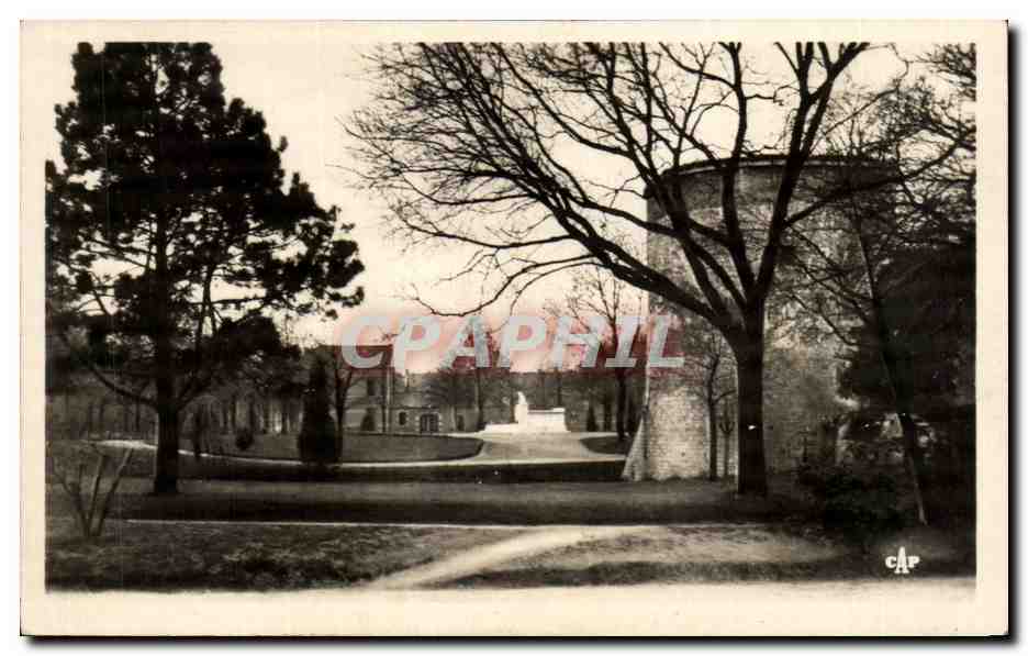 Valenciennes - Parc de la Rhonelle — Monument aux Morts — C.A.P. (47)