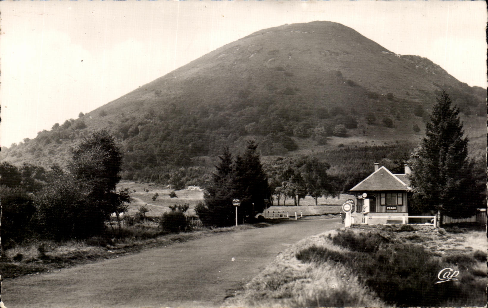 Le Puy-de-Dôme — Vue de l'observatoire — Édition Spéciale de l'Observatoire