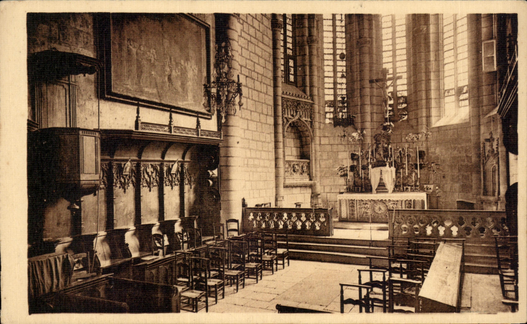 Villefranche-de-Rouergue — Ancienne Chartreuse — Église, la Chaire et l'Autel