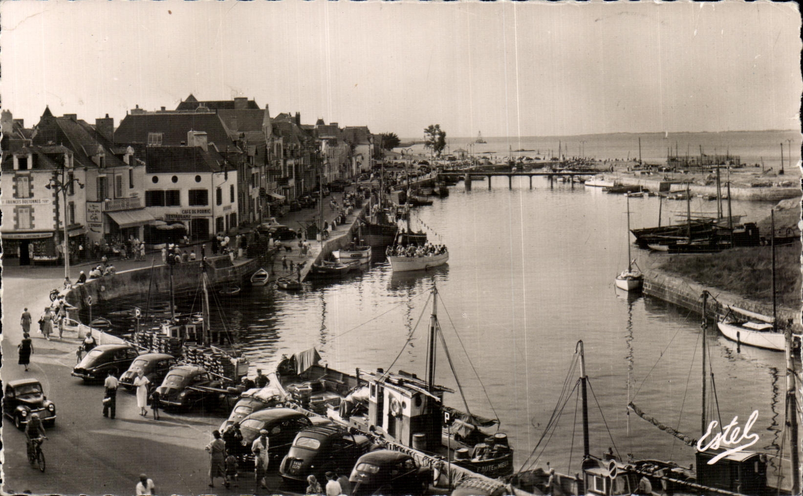 CPA Le Croisic Vue generale du Port General View of the Harbour