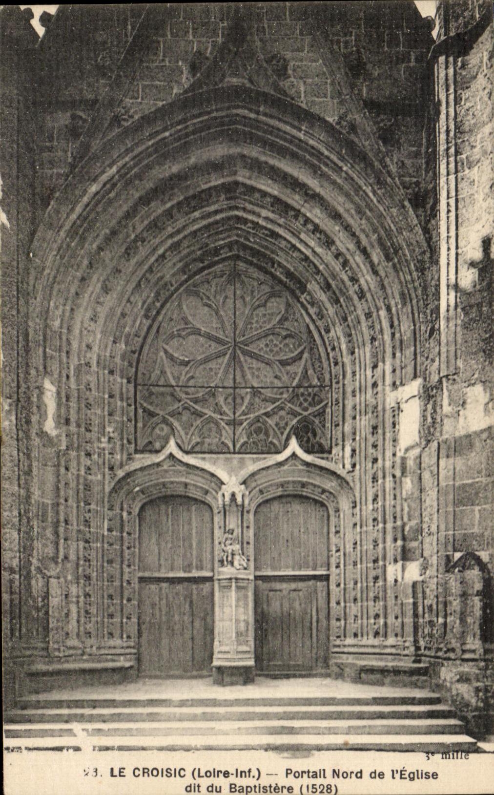 CPA Le Croisic Portail Nord de I Eglise dit du Baptister