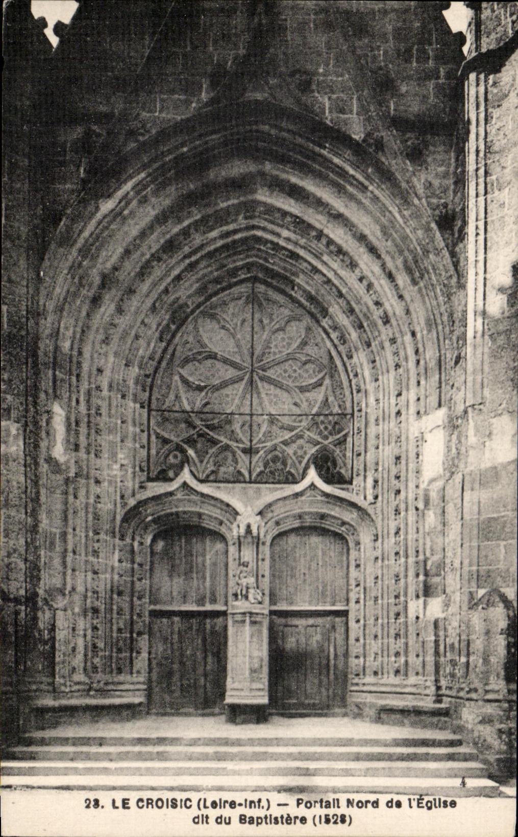 CPA Le Croisic Portail Nord de I Eglise dit du Baptistere