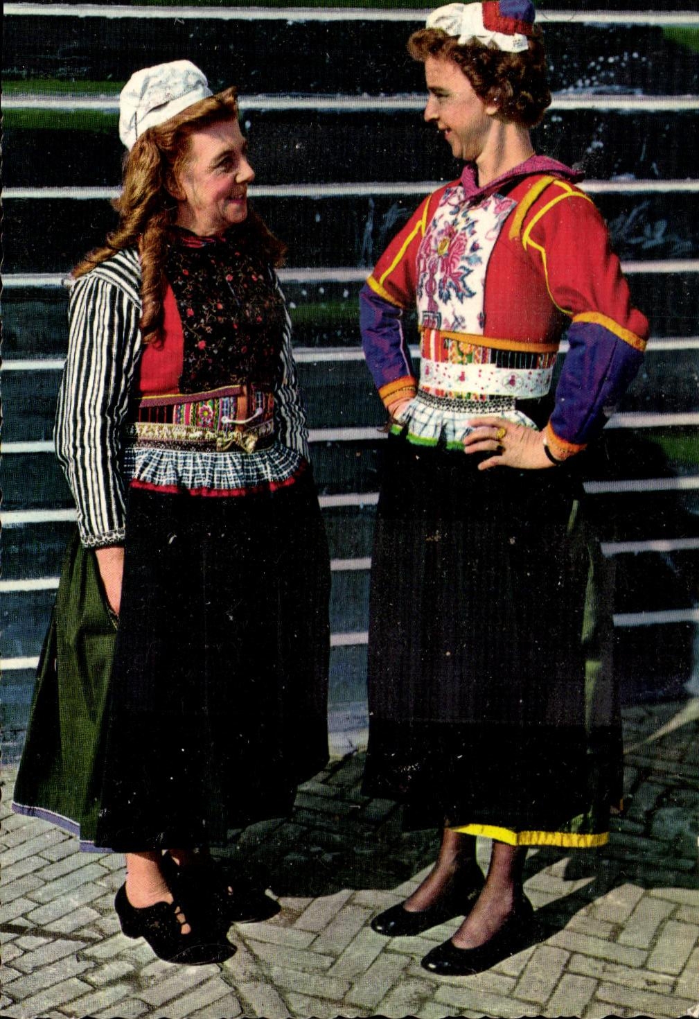 CPSM Marken Holland Folklore Costume