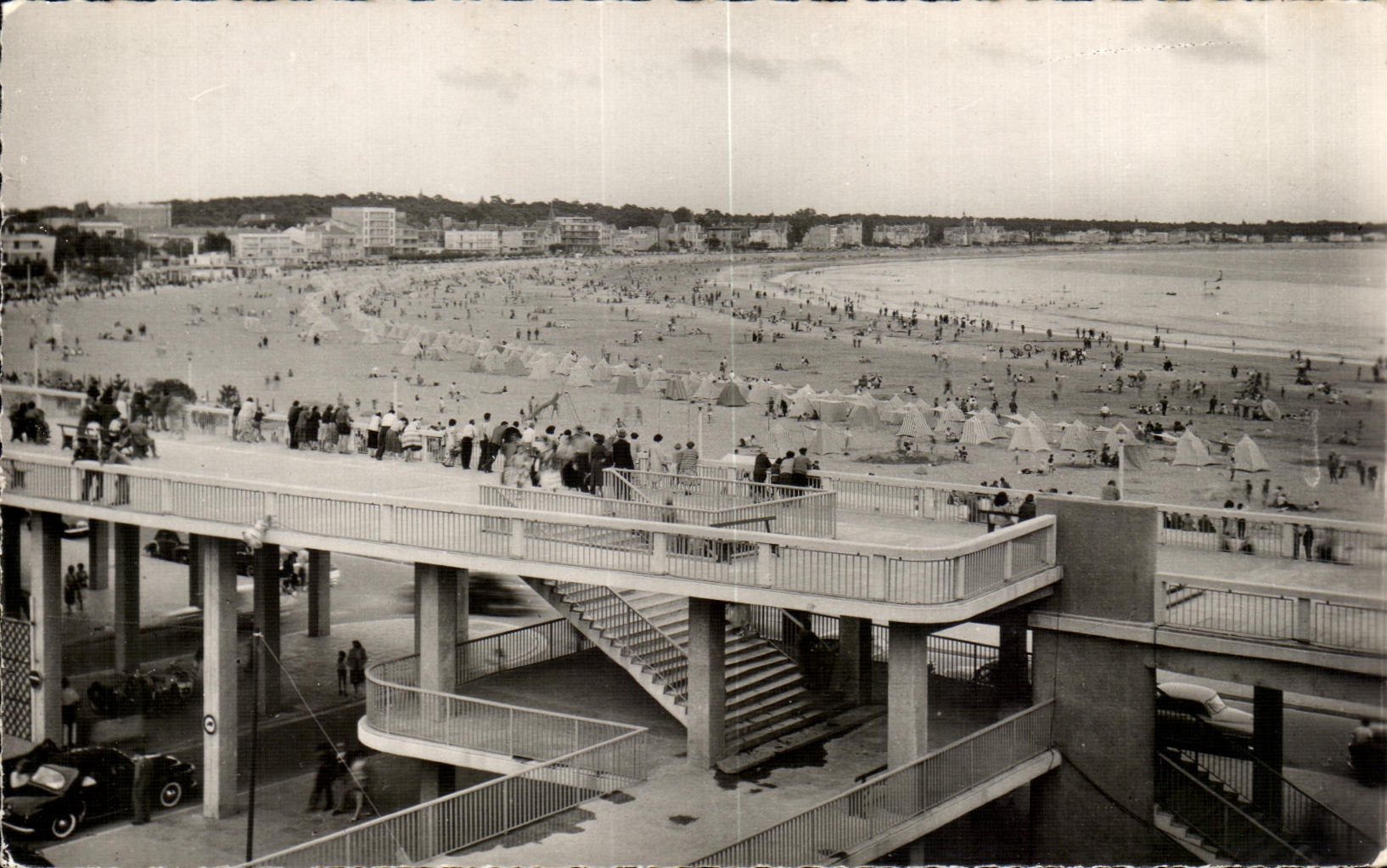 Royan - Portique du Front de Mer et la Plage — Éditions C. TIGNY, n° 9034