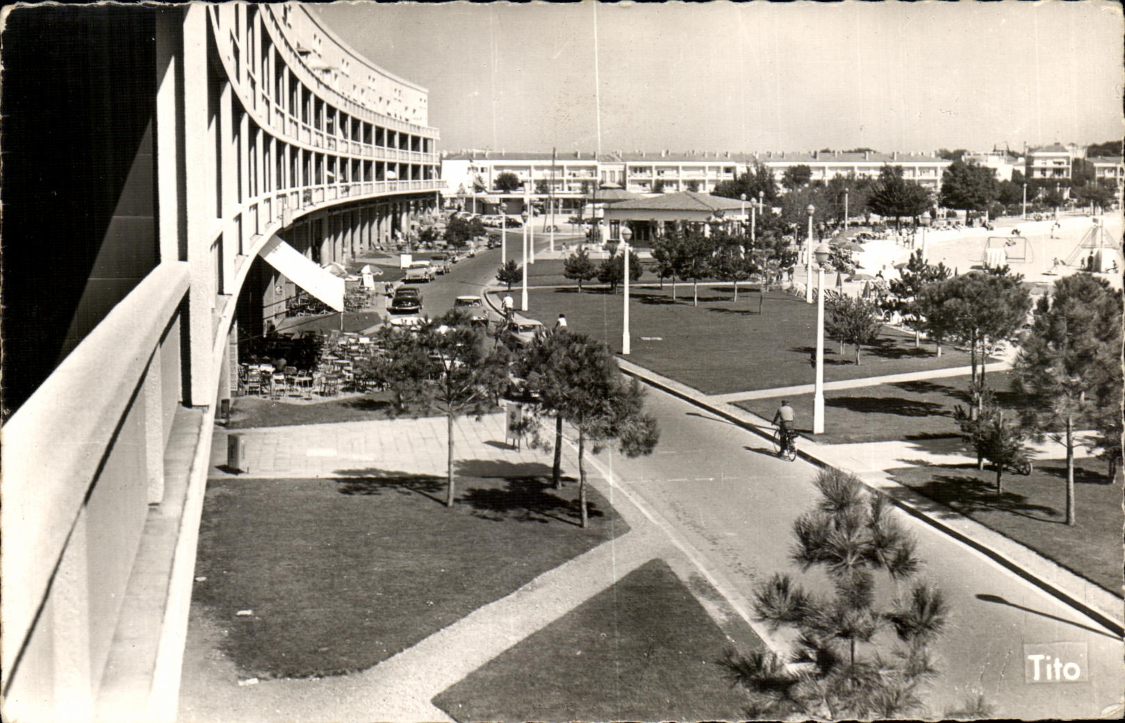 Royan — Le Front de Mer et ses Jardins — M. BERAUD, 68, Cours de la Martinique, Bordeaux.